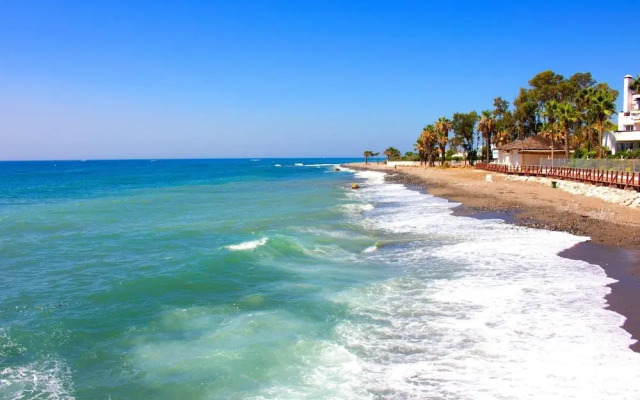Marbella Pool House Gf55on sea Shore
