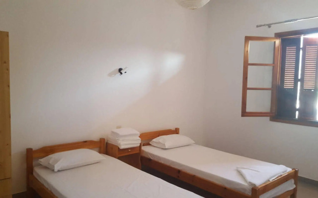 Mantos Rooms