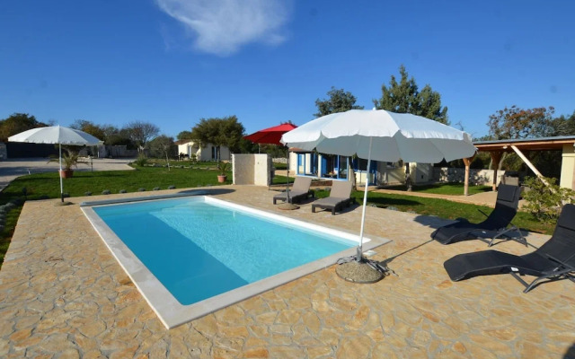 Golden and Green Acres Holiday Home With Pool and Sauna