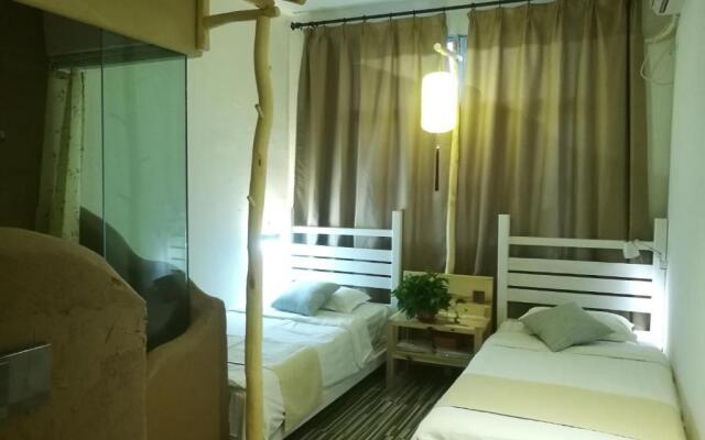 Right Here Hotel