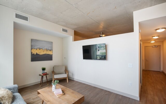The Luxe Suites at University City