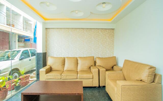OYO 10527 Corner Golf View