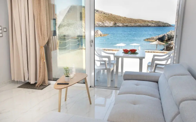 Beachfront Studio Kyma East