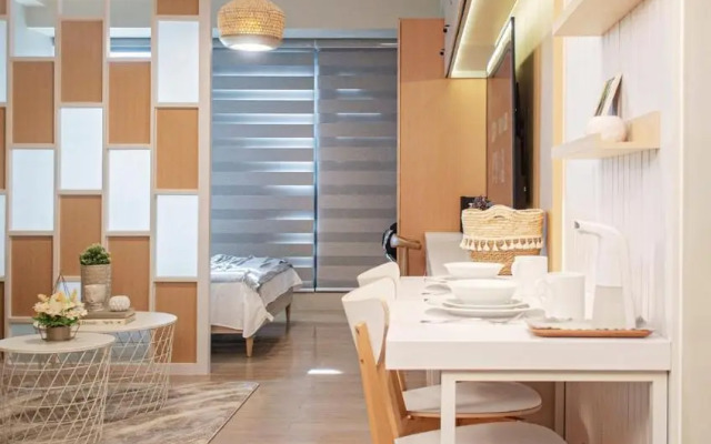 Cozy and Classy Studio Across Airport Terminal 3