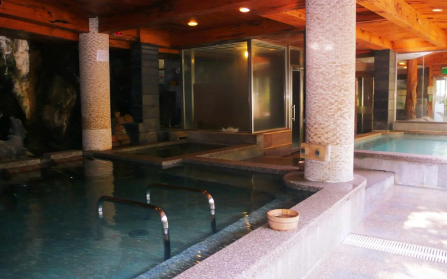 Full Moon Spa