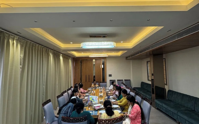 Hotel Aditya Grand - Bhopal