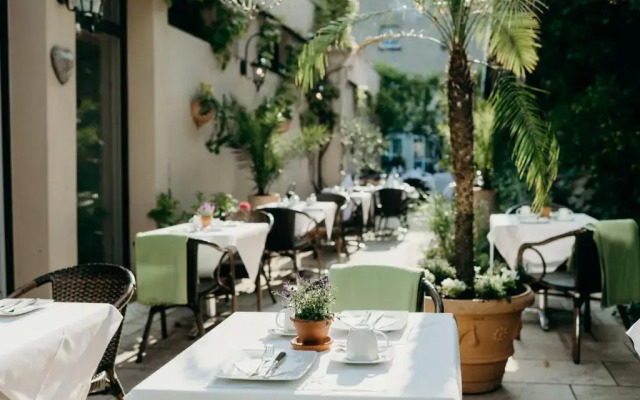 Hotel Crystal