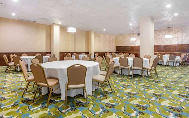 Ramada Plaza by Wyndham Marco Polo Beach Resort