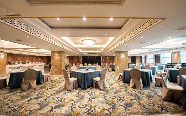 Ramada by Wyndham Encore Kaili West