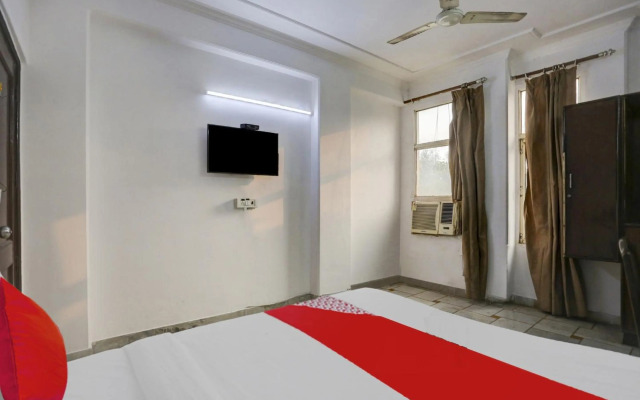 OYO Flagship IAE522 Hotel Cozzy Homes Stay