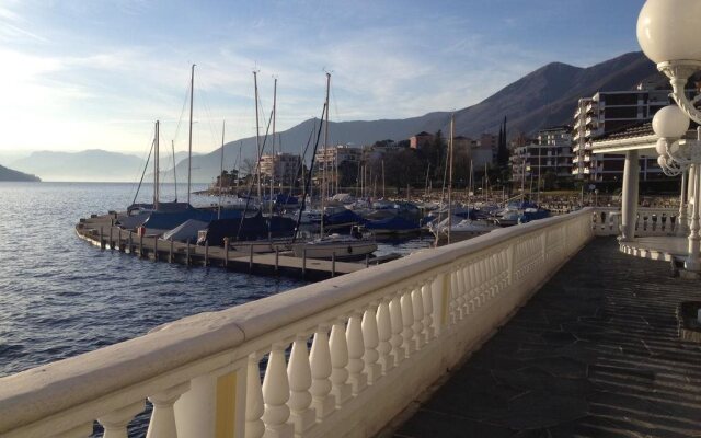 Yachtsport Resort Lago Maggiore