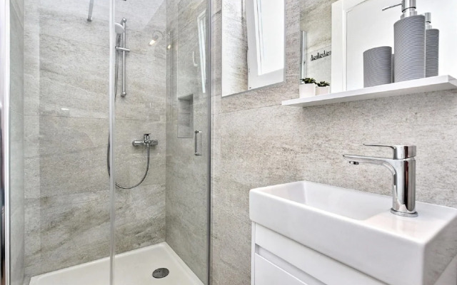 Modern Villa With Private Hydromassage Pool