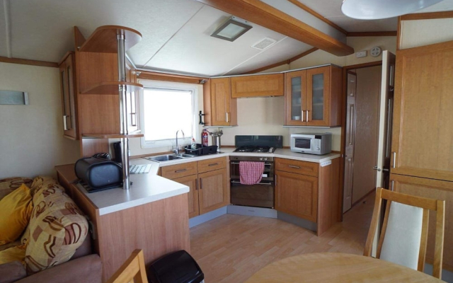 2 Bedroom Caravan at Heacham Beach With Decking