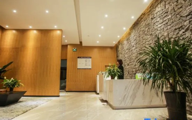 the L Hotel (Hongya Central Plaza Store)