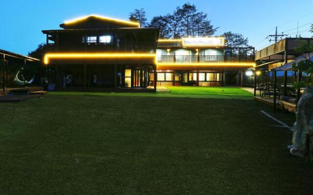 Pine Hill Pet Pension