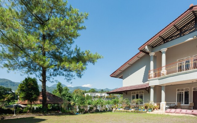 Urbanview Hotel Syariah Villa SM Cisarua Puncak by RedDoorz