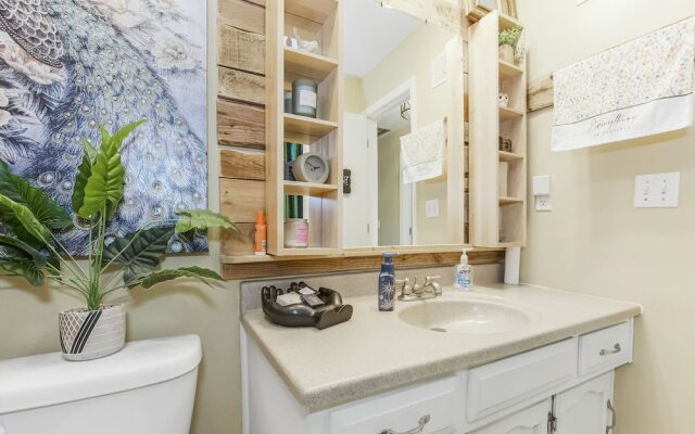 Becky & Marvels 420 Stay (Private Room)