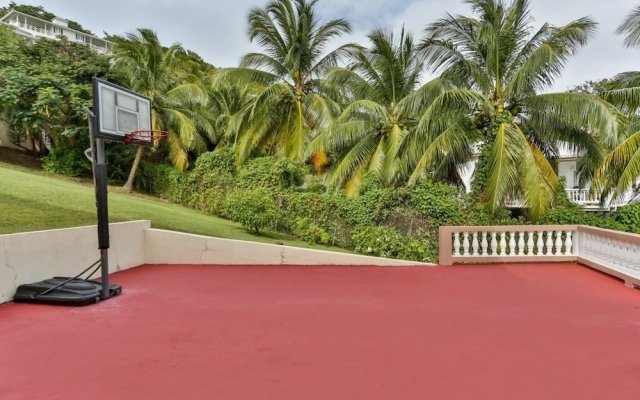 Beautiful 5-bed Villa With Views And Pool - Decaj 5 Bedroom Villa by RedAwning