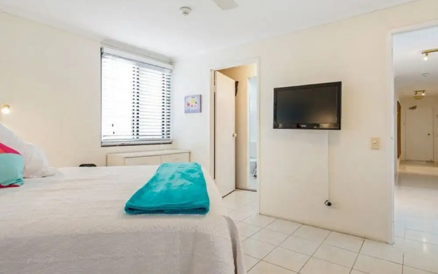 Cairns Ocean View Apartment in Aquarius