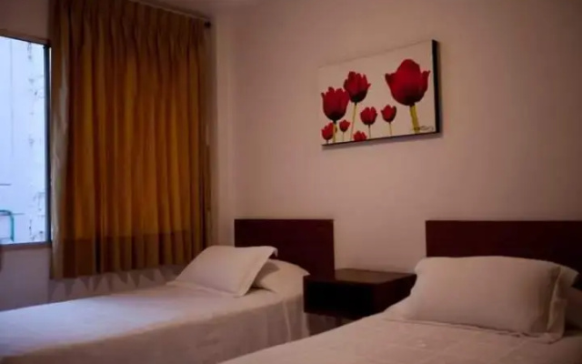 Travelers Edificio Rayda