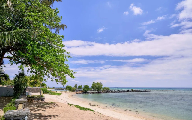 Les Estivales Beachfront Suites & Penthouses with LOV