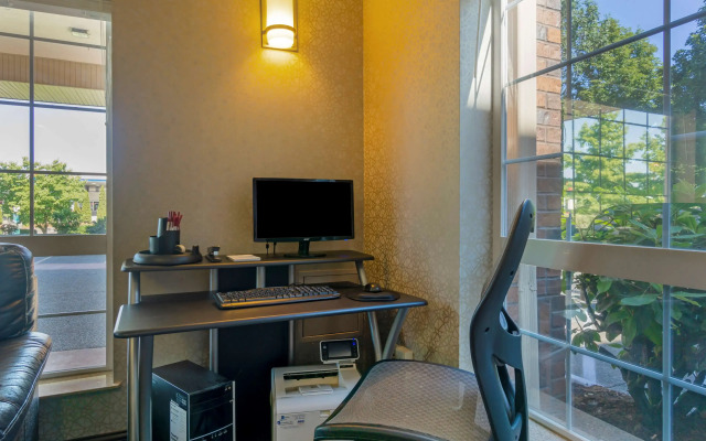 Best Western Plus Park Place Inn & Suites