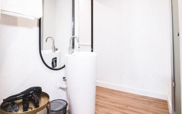 Theme Boutique Hotel