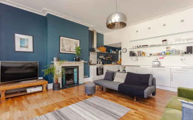 Spacious 1 Bedroom Apartment in Brighton Beside the Sea