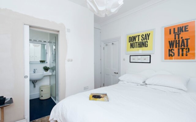 Fashionable 3BR Family Home in Battersea