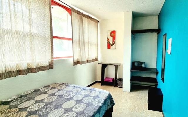 HoM Balderas - Hostel