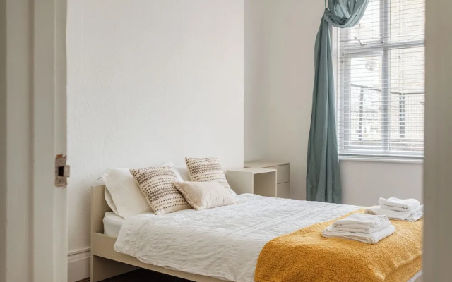 London Oasis - Modern 3 Bedroom Apartment