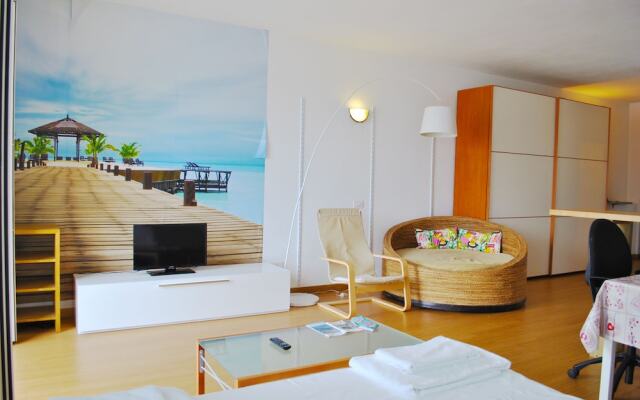 Silver Lake Residence