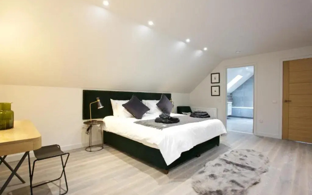 LOCH TAY HIGHLAND LODGES and GLAMPING PARK