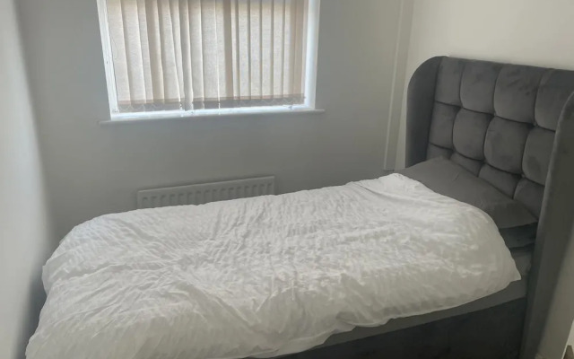 4 Bed Comfy House in Birmingham