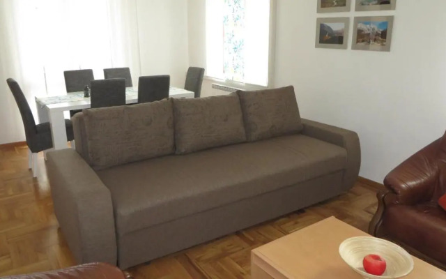 Apartment Hisa Lescer
