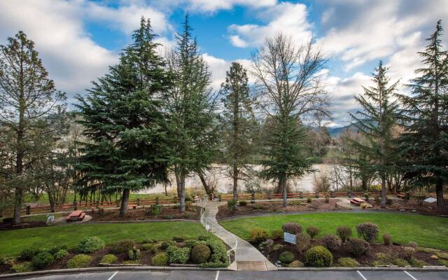 Riverfront Inn Roseburg