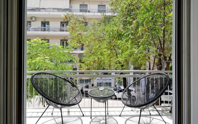 Elegant Big Apartment in Athens With Balcony