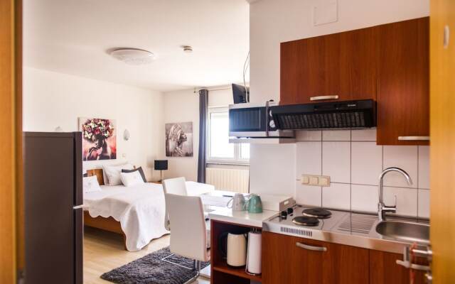 Apartment and Rooms Ana