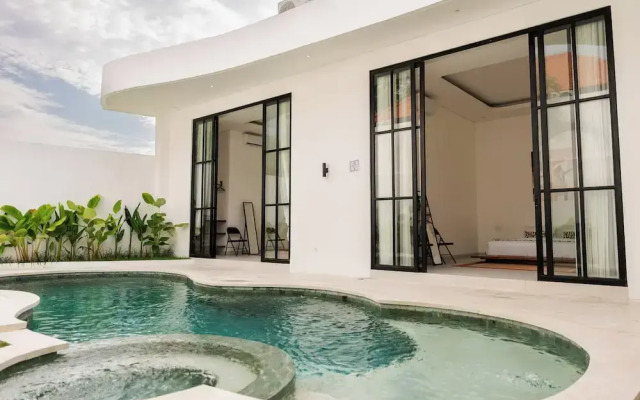 Tropical 2BR Private Villa, 6min Pererenan Beach