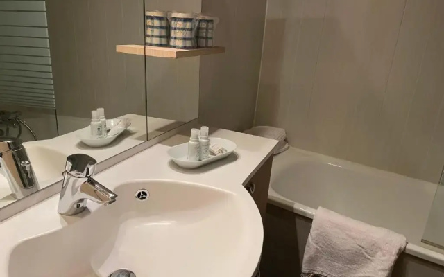 T2 30m2 plein centre, lit fait, linge fourni, WIFI