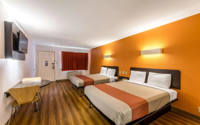 Motel 6 San Antonio, TX - South IH-10 East