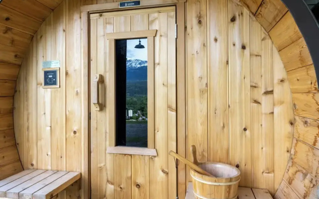 Golden Mountain View Suites