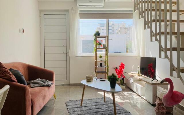 Pink Flamingo 1-BR apartment in Larnaca