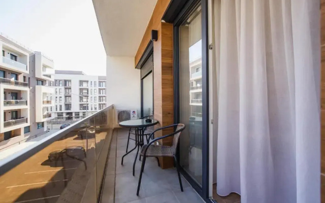 Lovely Home at West Residence