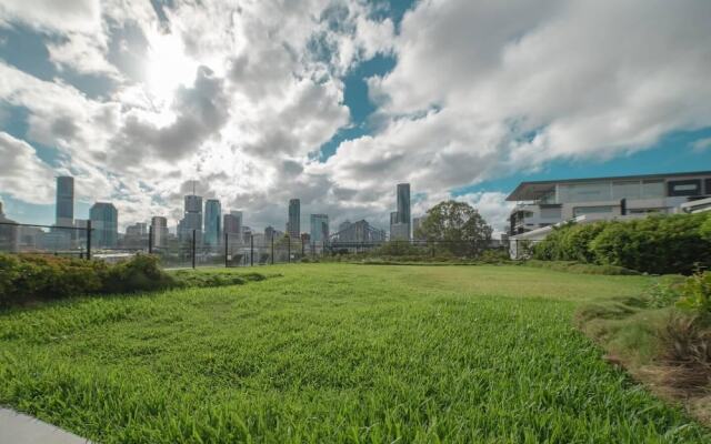 Riverfront In New Farm And Brisbane