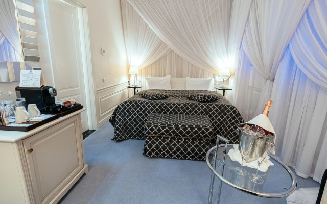 Opera Hotel