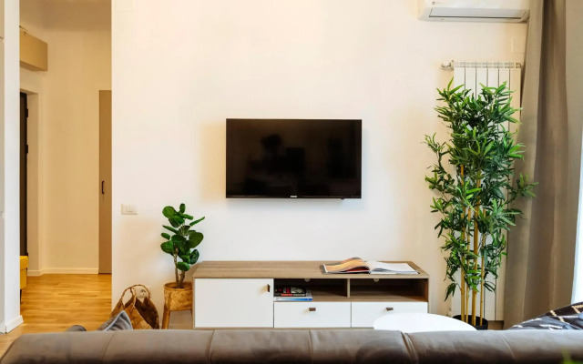 Sunny 2BR Flat - Top Location - Amazing Balcony