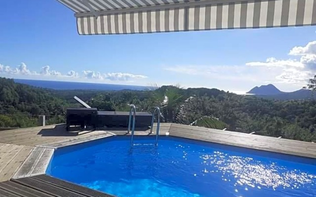 Chambre chez l'habitant avec piscine privative et vue panoramique sur la mer des cara¿s