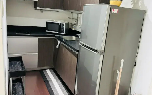 Gramercy 2 bedrooms w Balcony City View