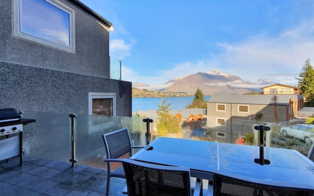 Lakefront Living - 4 Bedrm Apartmt Alpine Village